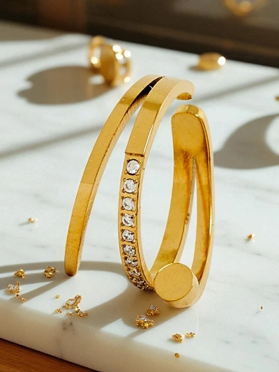 Bracelet jonc Dolce Vita avec des breloques décoratives