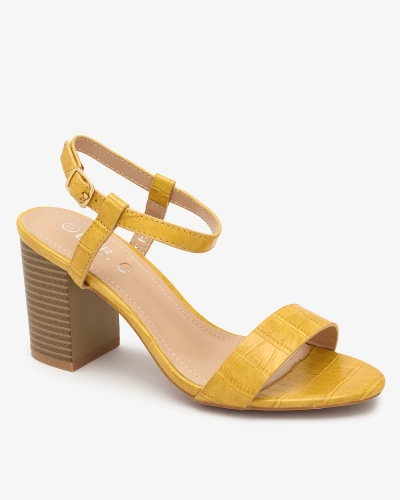OUTLET Royalfashion Sandales pour femmes jaunes avec gaufrage Francola