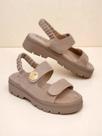 Sandales pour femmes beiges Royalfashion Callista sur plateforme en daim