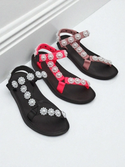 Sandales pour femmes Royalfashion Perseida noires à plateforme avec des perles