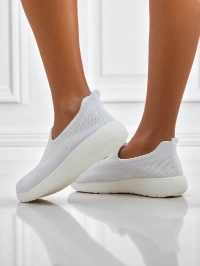 Slip-on blanches pour femmes Callista en tissu respirant à talon plat
