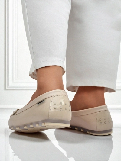Mocassins pour femmes beiges Kallista - cuir écologique suédé premium