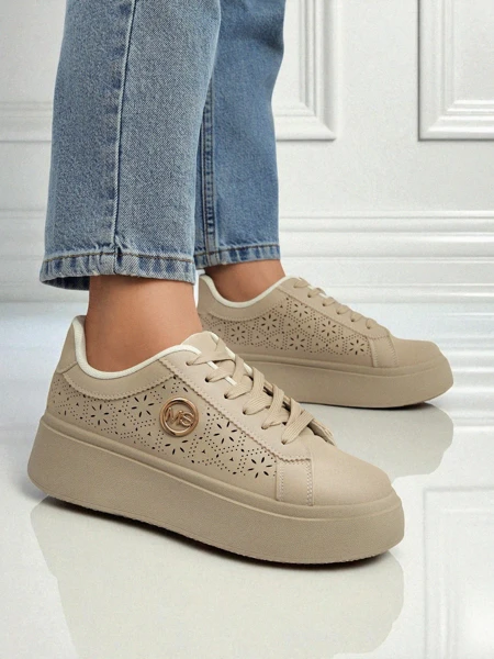 Sneakers plateforme pour femmes Callista Royalfashion écru cuir écologique