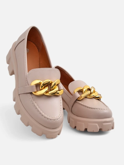 Loafers pour femmes beiges Callista avec chaîne, talon plat, cuir écologique