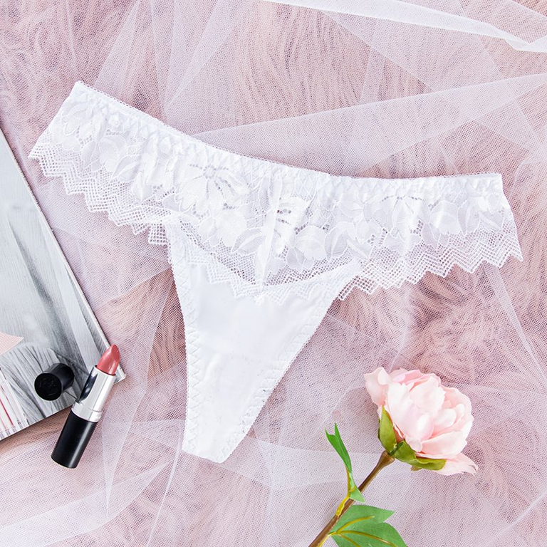String femme en dentelle blanche - Sous-vêtements