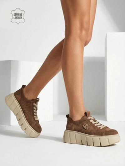 Baskets de sport pour femmes en cuir naturel Renos