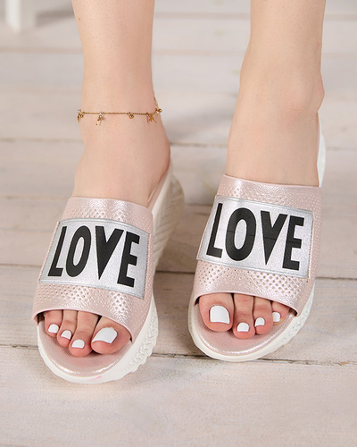 Chaussons pour femmes brillants roses avec les mots Sosha - Footwear
