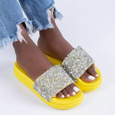 OUTLET Chaussons pour femmes jaunes avec zircone cubique Aisidora - Chaussures