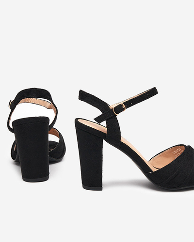 OUTLET Sandales pour femmes sur un poteau en noir Garroti - Chaussures