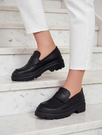 Elegante Nero – Chaussures pour Femmes en Cuir Écologique