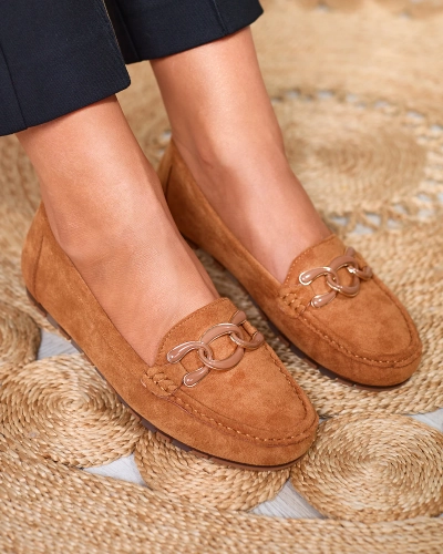 Mocassins pour femme en couleur camel avec chaîne Lertika - Chaussures