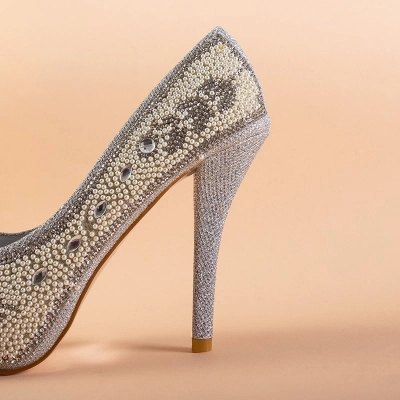 OUTLET Escarpins argentés brillants sur un talon aiguille Marni - Chaussures