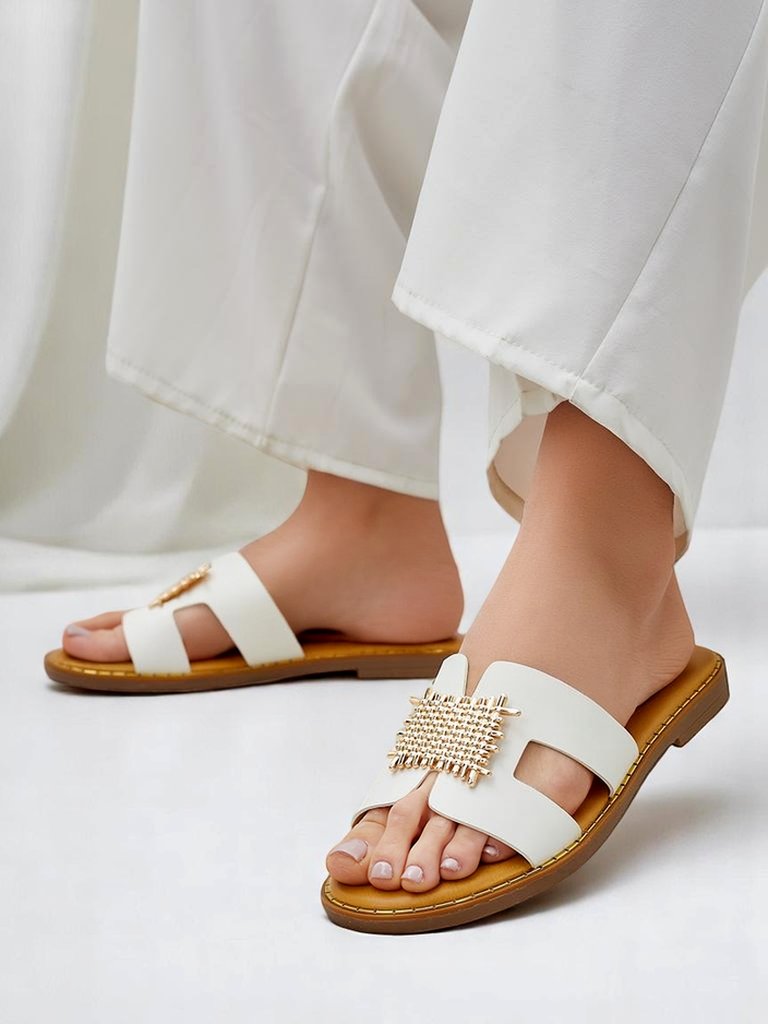 Royalfashion Claquettes pour femmes avec décoration Crattes