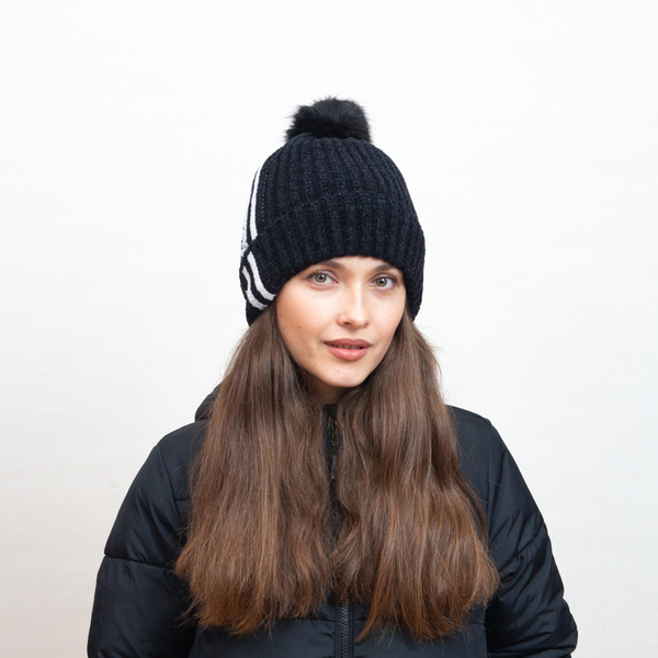 Bonnet noir isolé avec rayures blanches et pompon - Accessoires