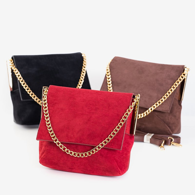 Un petit sac à main noir sur une chaîne - Sacs à main