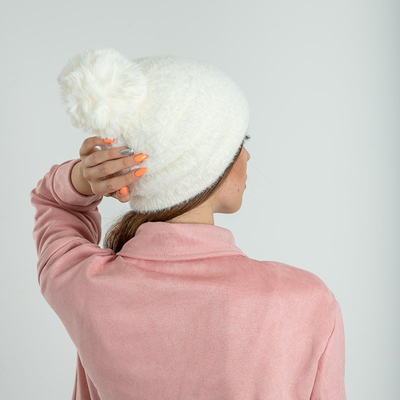 Bonnet en fourrure pour femme avec un pompon en blanc - Casquettes