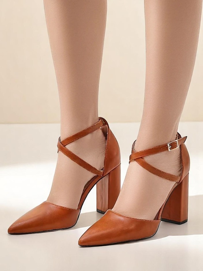 Royalfashion Pompes pour femmes avec des straps croisées Eurolias