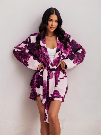 Ensemble floral Royalfashion pour femmes avec un blazer noué et des shorts