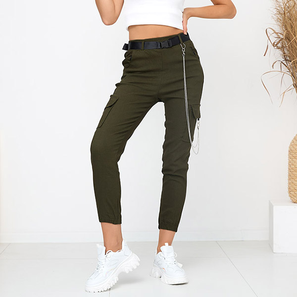Pantalon cargo isolé vert avec poches - Vêtements