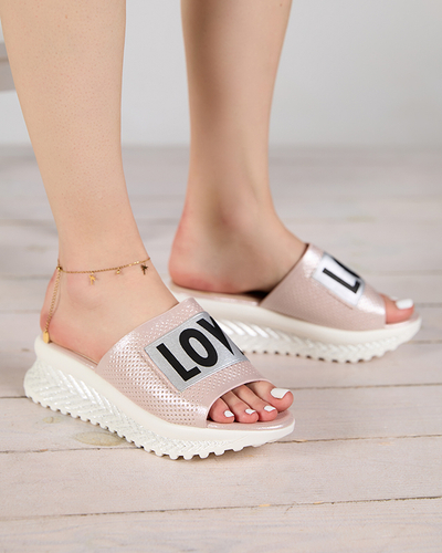 Chaussons pour femmes brillants roses avec les mots Sosha - Footwear