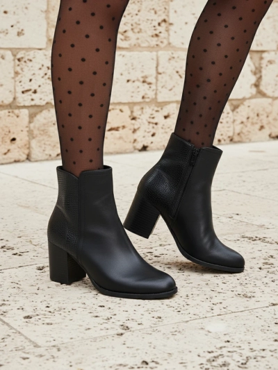 Les bottines pour femmes de Royalfashion sur un poteau Abinom