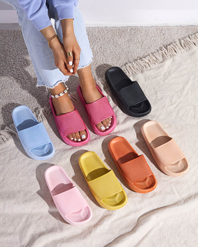 Pantoufles en caoutchouc vert avec gaufrage Torika - Chaussures