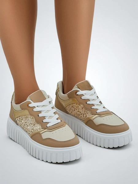 Baskets Royalfashion pour femmes sur une plateforme Panterr
