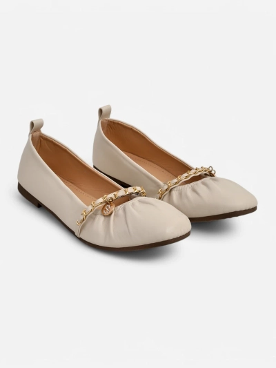 Ballerines pour femmes Aelia beiges en cuir écologique avec chaîne décorative ITALIA