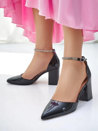 Escarpins en cuir verni Royalfashion pour femmes avec une sangle ornée de strass Furoni