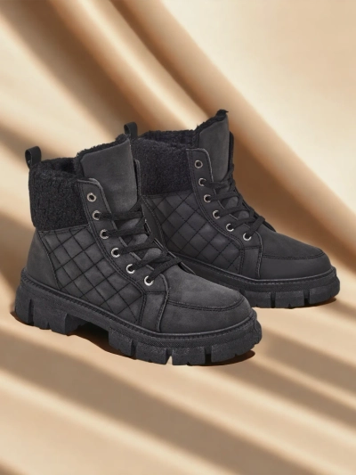 Royalfashion Bottes de trappeur isolées pour femme en noir Hogenaf