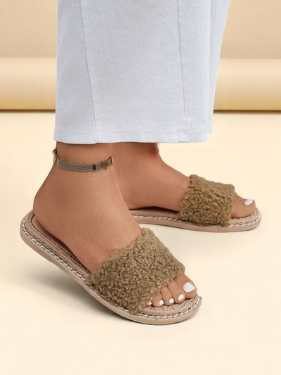 Royalfashion Claquettes pour femmes avec fourrure Cozy Step
