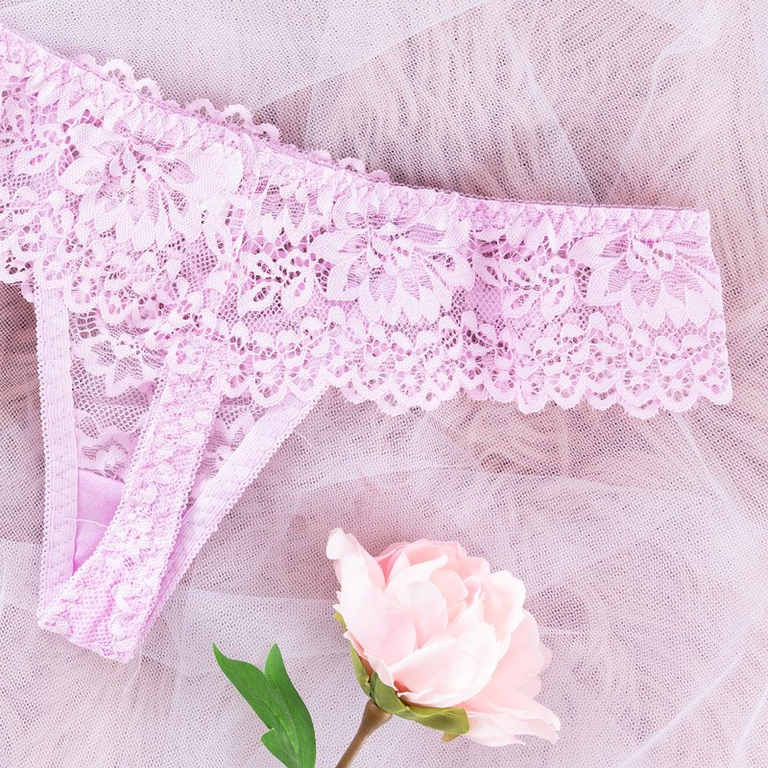 String femme rose en dentelle - Sous-vêtements