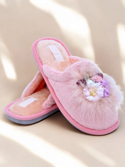 Royalfashion Pantoufles en fausse fourrure pour femmes avec fleurs Ederra