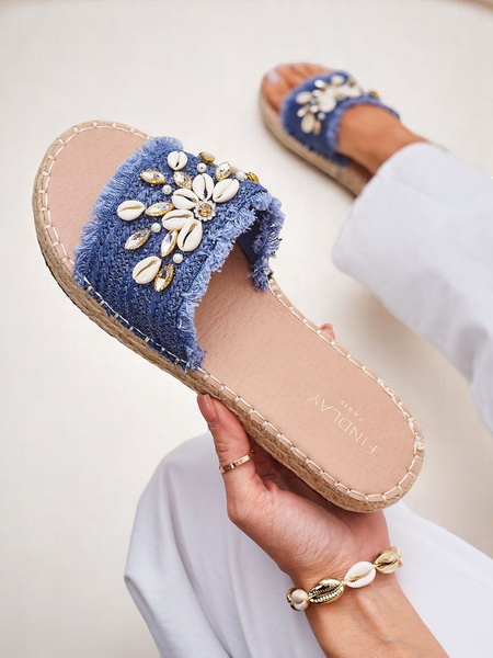 Claquettes d'été Royalfashion Calista – bleu clair avec des coquillages sur une semelle plate