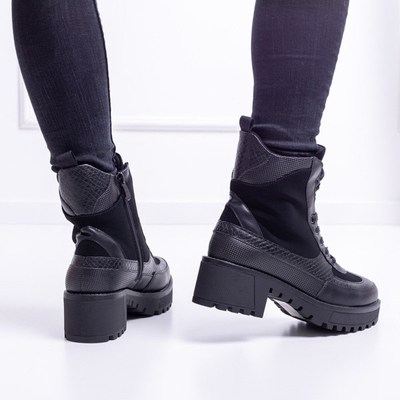 Bottes noires élégantes avec embossage Rioko - Chaussures