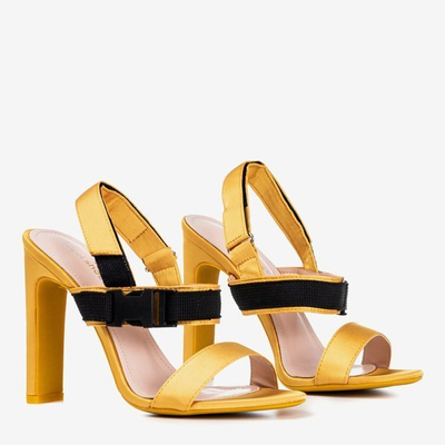 Sandales jaunes sur un poteau avec Velcro Spolisa - Chaussures 1