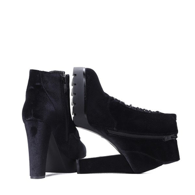 Czarne, welurowe botki na słupku Megan- Obuwie