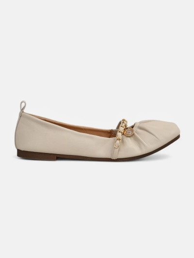Ballerines pour femmes Aelia beiges en cuir écologique avec chaîne décorative ITALIA