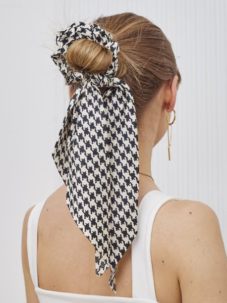 Royalfashion Chouchou avec ruban à carreaux Kratella