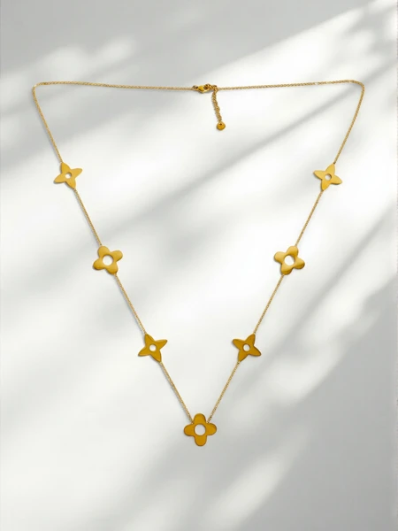 Collier Aurelia Fiorenza – chaîne dorée avec motif floral