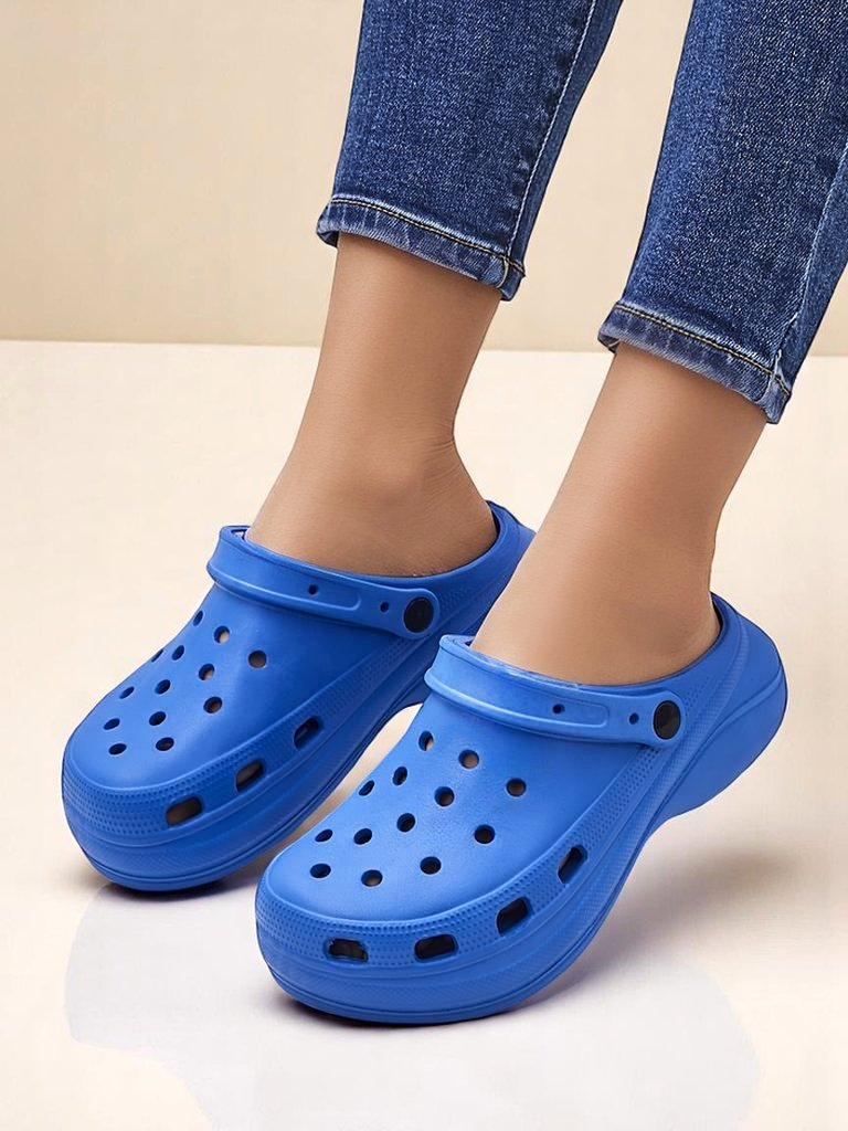 Sandales en caoutchouc pour femmes Royalfashion avec découpes Dellosa