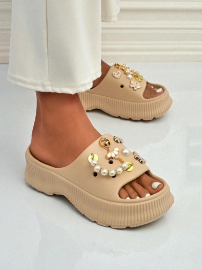 Royalfashion Sandales en caoutchouc pour femmes avec ornements Slash Glam