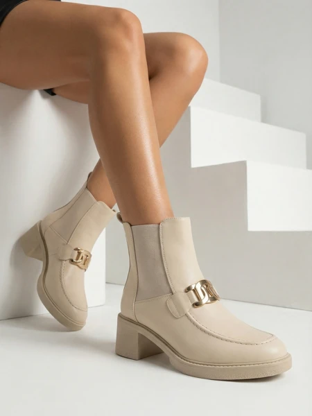Royalfashion Bottines pour femmes avec un petit talon Ewios