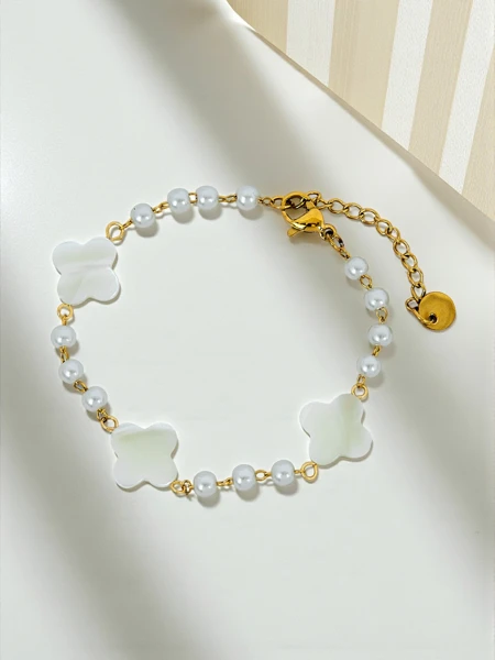 Bracelet Aurelia Bianca avec fleurs dans les tons de perle blanche, doré