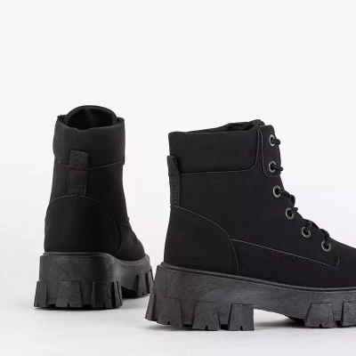 OUTLET Chaussures de randonnée noires pour femmes en éco-cuir mat Retika - Chaussures