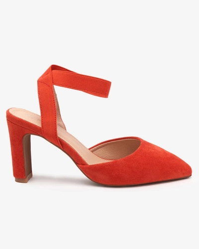 Sandales oranges sur le poteau Brossi - Chaussures