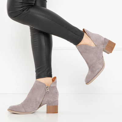 Bottes isolées grises pour femmes sur le poteau Karela - Chaussures