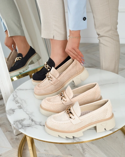 Mocassins en daim écologique avec décoration dorée en marron clair Zaffix- Footwear