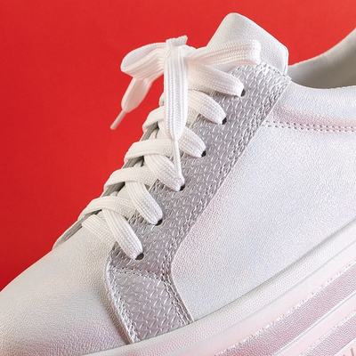 OUTLET Chaussures de sport blanches pour femmes sur une plate-forme épaisse Jemima - Chaussures