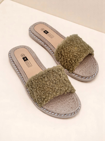 Royalfashion Claquettes pour femmes avec fourrure Cozy Step